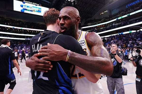 九游游戏-NBA|湖人再次惨败雷霆,詹姆斯出于战略考量被雪藏